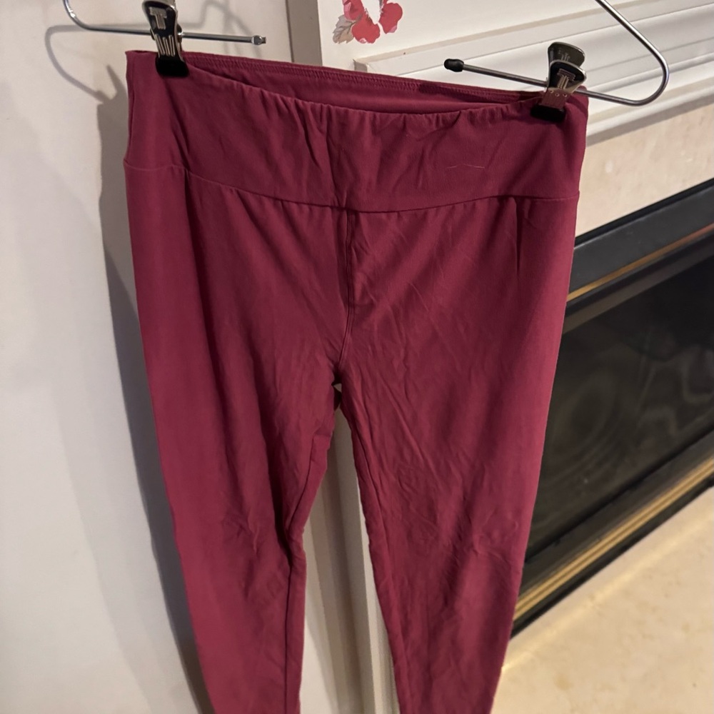 Lularoe women's leggings, wine pink color, one size